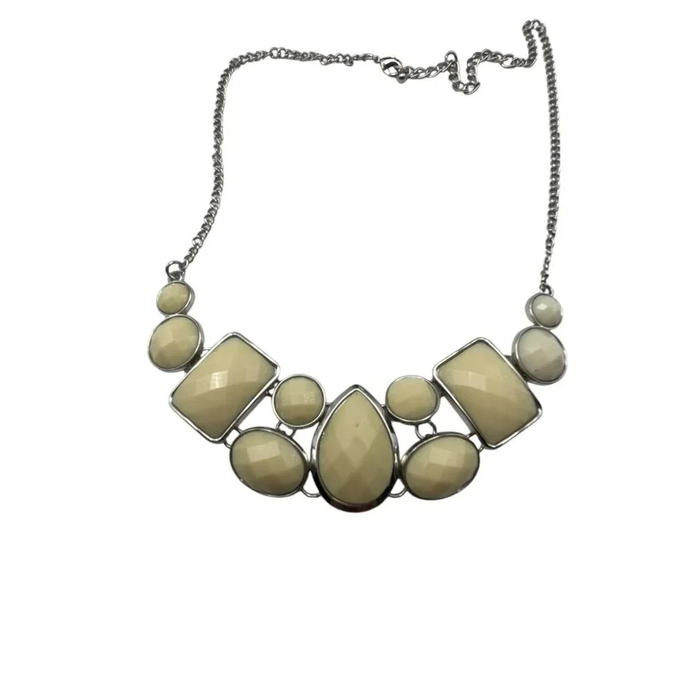 **Geometric statement necklace - Picture 2 of 10